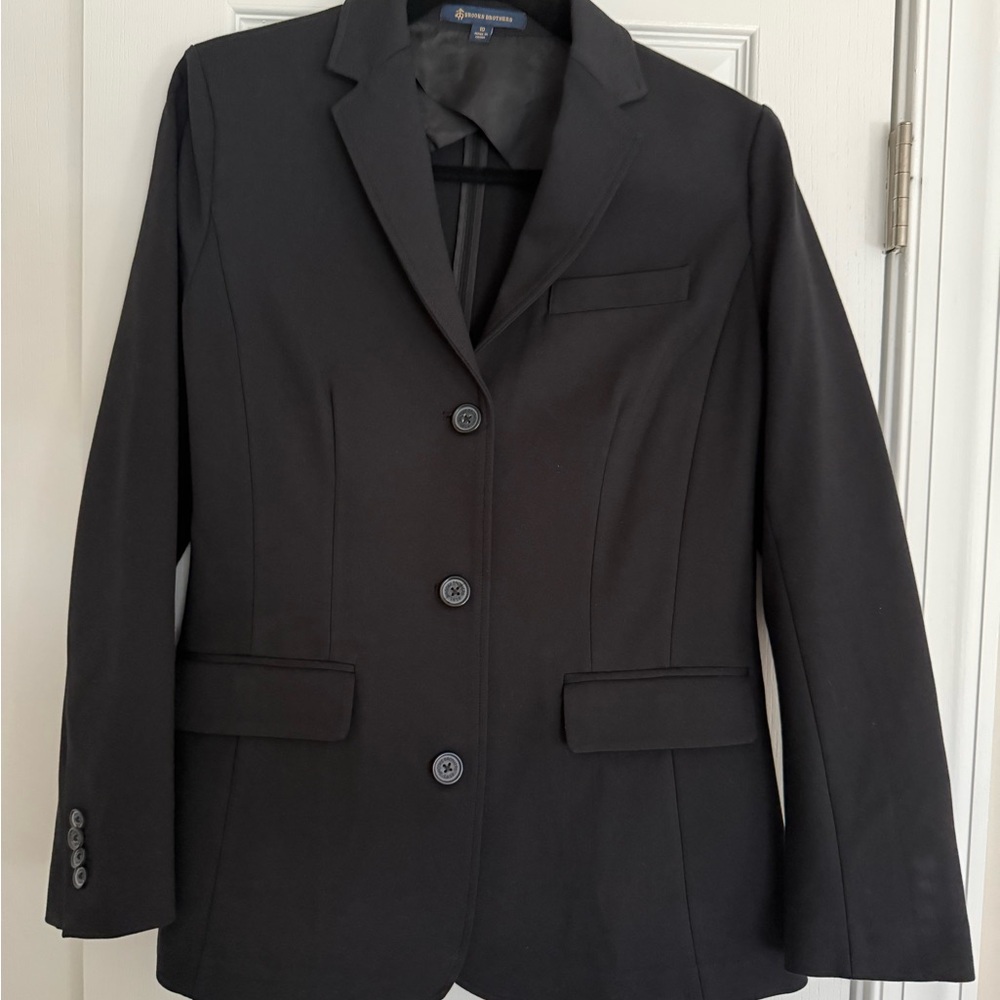 Brooks Brothers Black Blazer with Notched Lapels and Structured Shoulders SZ 10